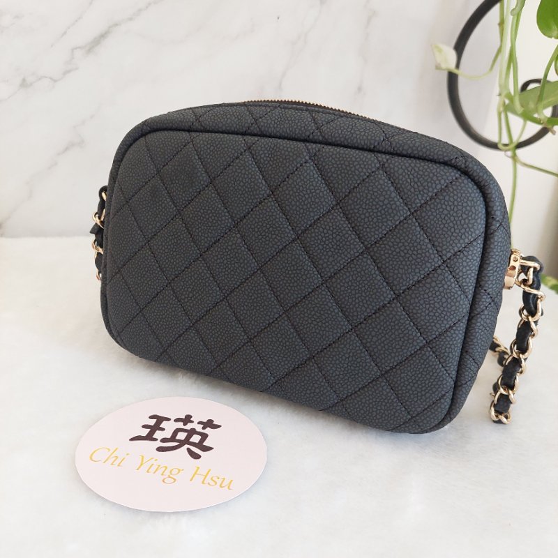 CHANEL(近新) 小牛皮及金色金屬 18B🎀現品實拍 🎀   Shoulder Bag金扣鏈帶肩背/斜背包-83