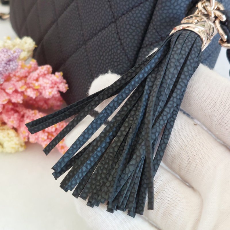 CHANEL(近新) 小牛皮及金色金屬 18B🎀現品實拍 🎀   Shoulder Bag金扣鏈帶肩背/斜背包-84