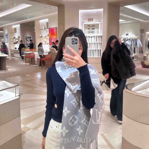 Lv Essential shine雙面羊毛銀蔥保暖圍巾/披肩