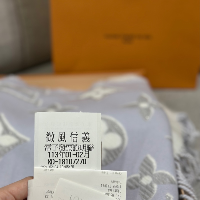 Lv Essential shine雙面羊毛銀蔥保暖圍巾/披肩-3