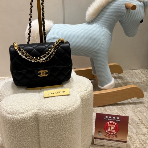 Chanel  24P 黑羊皮珍珠鏈條方胖子口蓋包  全新