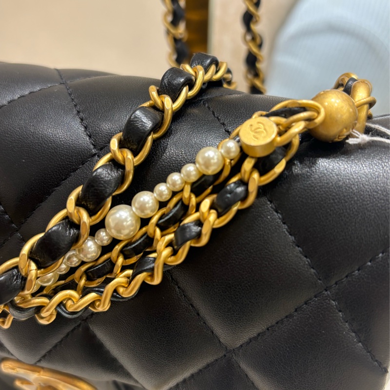 Chanel  24P 黑羊皮珍珠鏈條方胖子口蓋包  全新-4