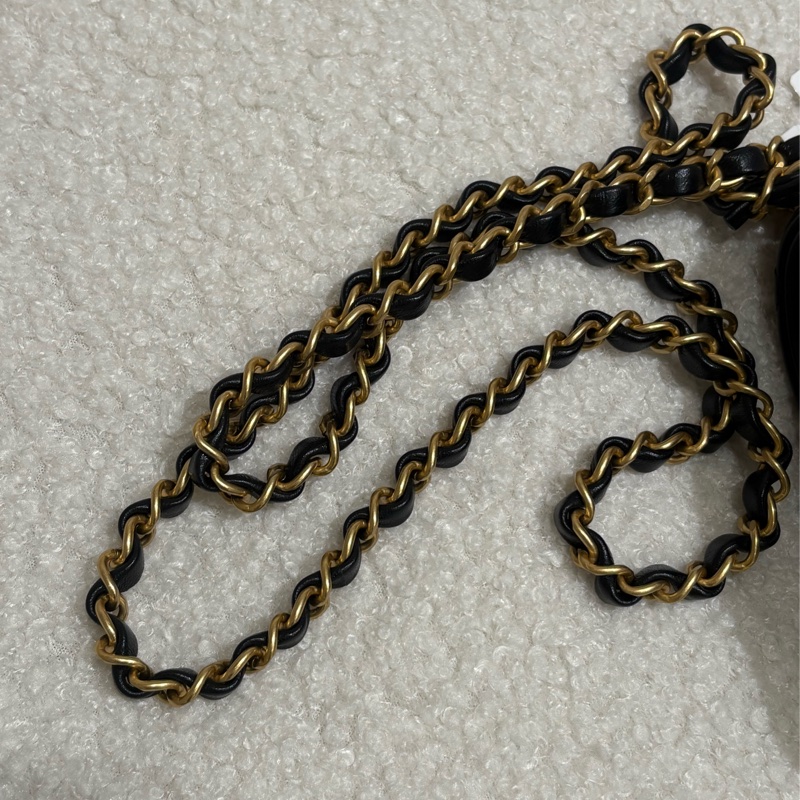 Chanel  24P 黑羊皮珍珠鏈條方胖子口蓋包  全新-16