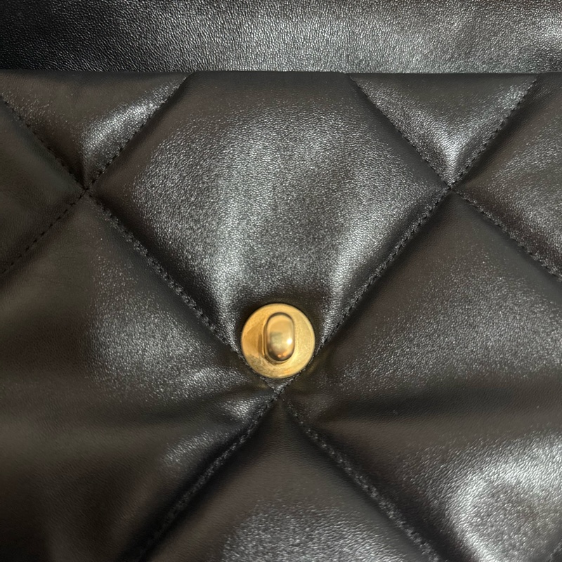 CHANEL 19Bag-4