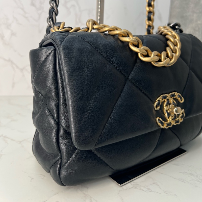 💗香緹國際精品💗 Chanel 19 小號 晶片款-1