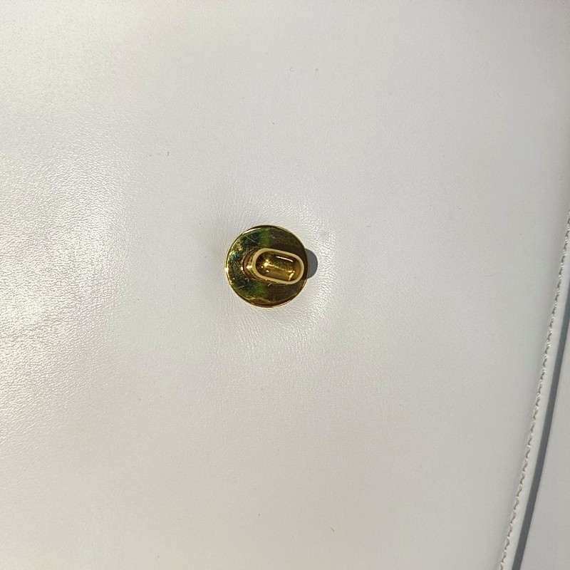 CHANEL 白色牛皮單肩包 金色五金 中古款-8