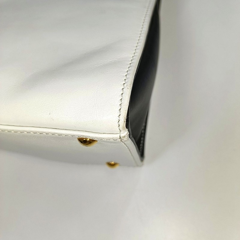 CHANEL 白色牛皮單肩包 金色五金 中古款-19