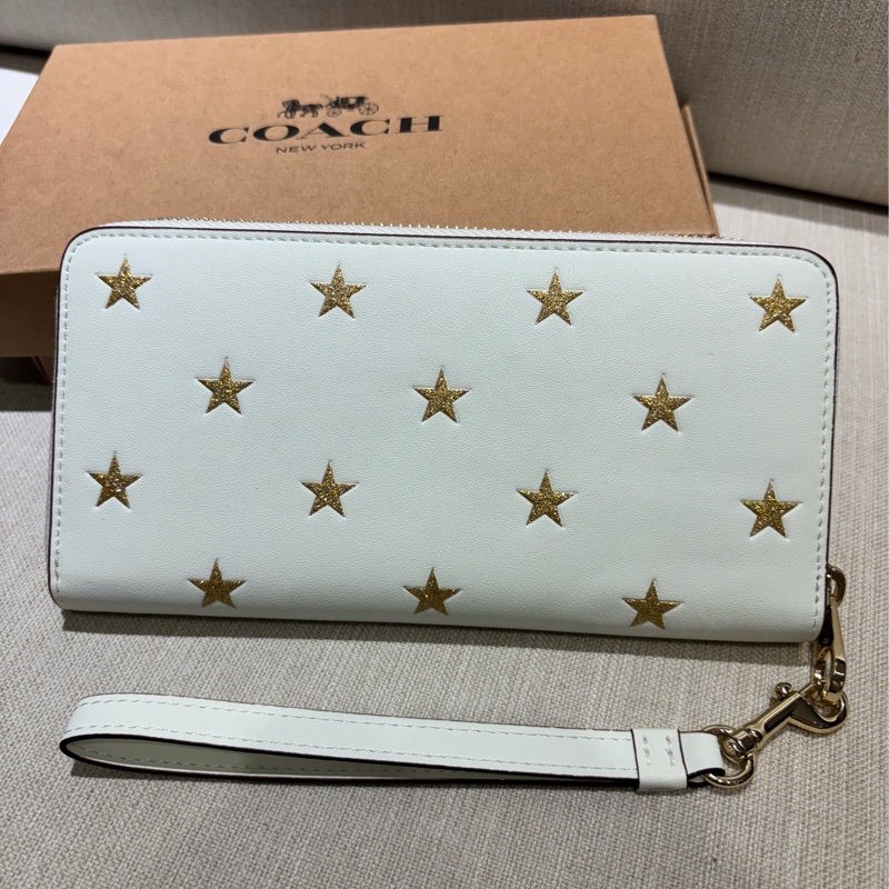 COACH 經典馬車LOGO 金色星星印花圖案 12卡拉鍊長夾 白色-3