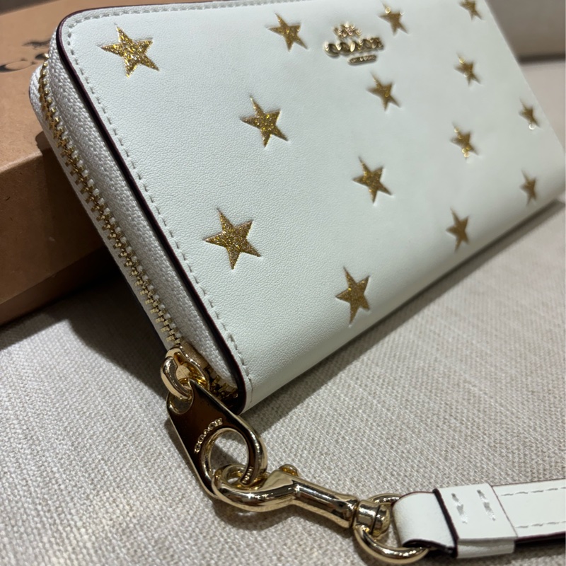 COACH 經典馬車LOGO 金色星星印花圖案 12卡拉鍊長夾 白色-4