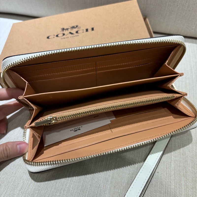COACH 經典馬車LOGO 金色星星印花圖案 12卡拉鍊長夾 白色-6