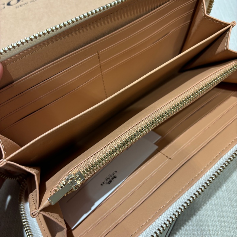 COACH 經典馬車LOGO 金色星星印花圖案 12卡拉鍊長夾 白色-7