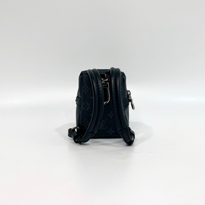 LV黑灰原花黑銀釦後背包Apollo吊飾M61964-3