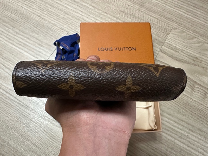 Lv 短夾-5