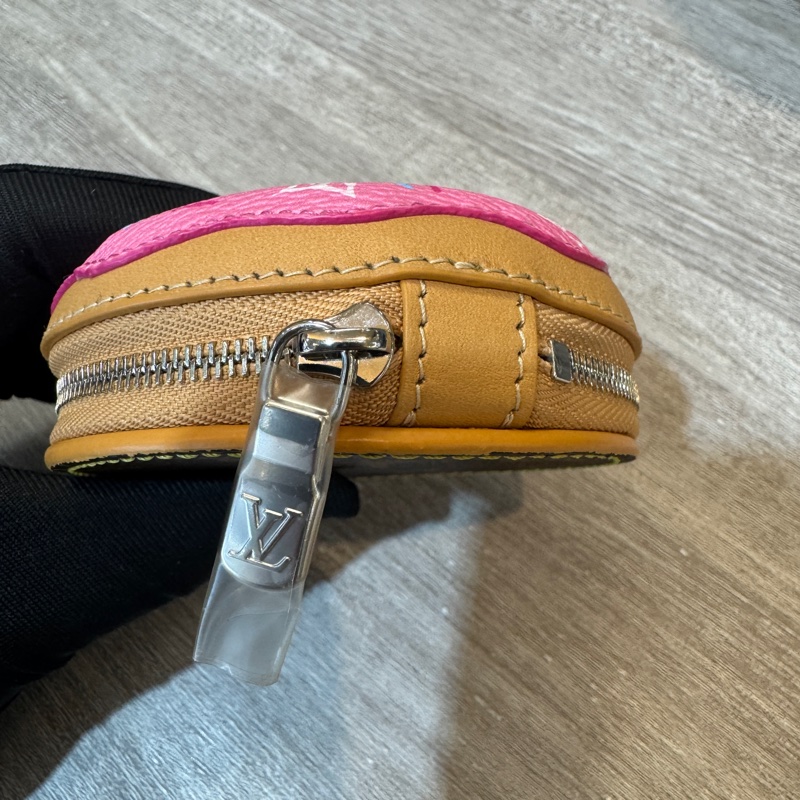 LV粉色Dount雙面設計包包吊飾 M02549-6