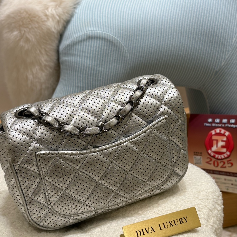 Chanel Metallic Flap Bag  Sliver 🩶17cm 方胖-2