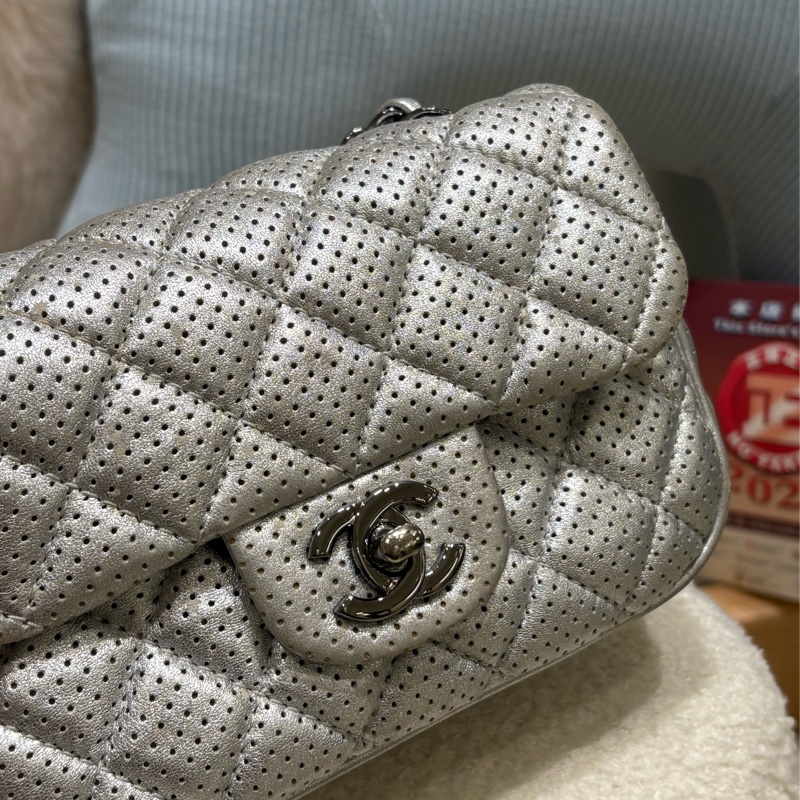 Chanel Metallic Flap Bag  Sliver 🩶17cm 方胖-3