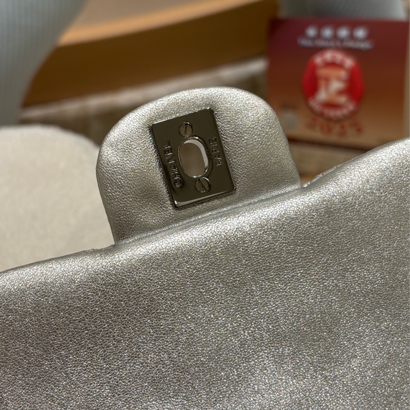 Chanel Metallic Flap Bag  Sliver 🩶17cm 方胖-4