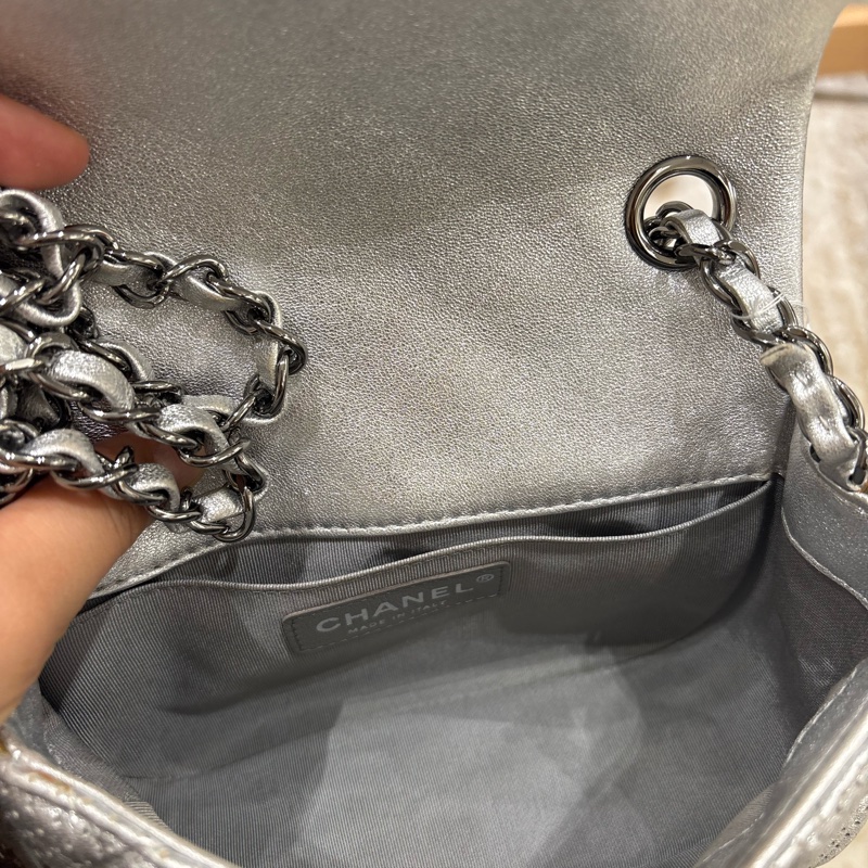 Chanel Metallic Flap Bag  Sliver 🩶17cm 方胖-8