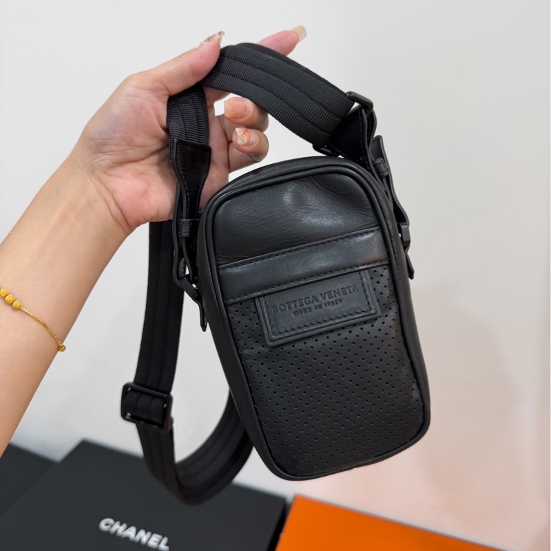 Bottega Veneta 黑色 手機袋 手機包 相機包 斜背包 肩背包 側背包 小廢包 腰包 胸包 胸口包-0