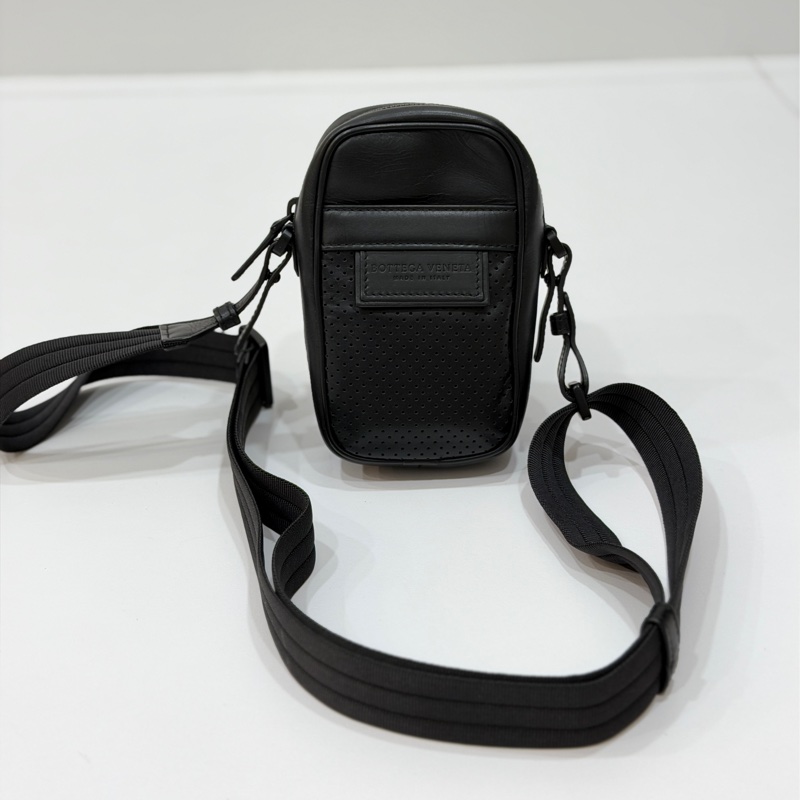 Bottega Veneta 黑色 手機袋 手機包 相機包 斜背包 肩背包 側背包 小廢包 腰包 胸包 胸口包-1