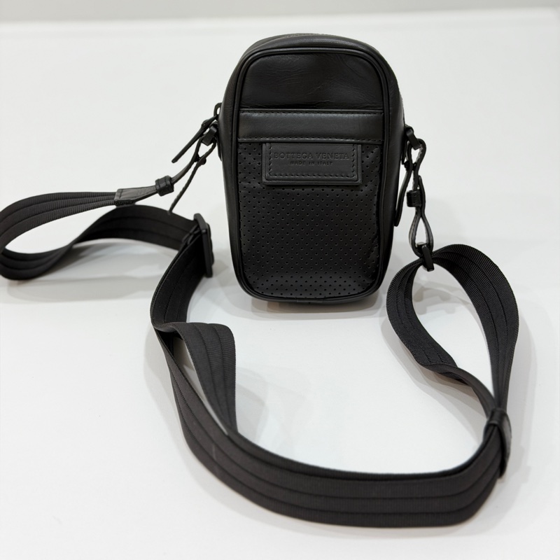 Bottega Veneta 黑色 手機袋 手機包 相機包 斜背包 肩背包 側背包 小廢包 腰包 胸包 胸口包-2
