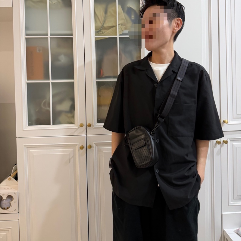 Bottega Veneta 黑色 手機袋 手機包 相機包 斜背包 肩背包 側背包 小廢包 腰包 胸包 胸口包-3