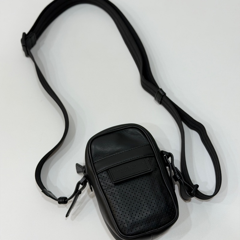 Bottega Veneta 黑色 手機袋 手機包 相機包 斜背包 肩背包 側背包 小廢包 腰包 胸包 胸口包-6