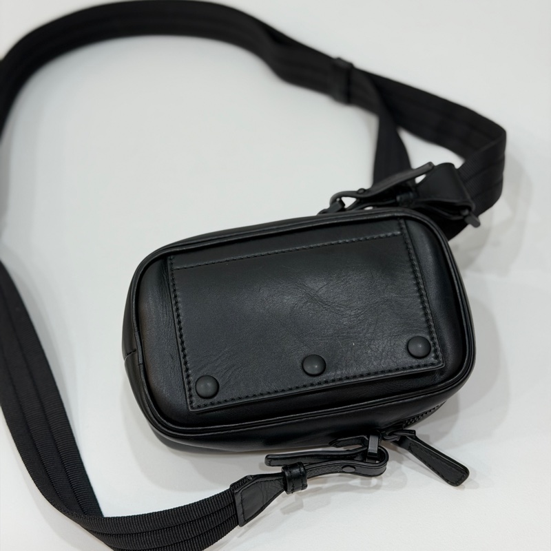 Bottega Veneta 黑色 手機袋 手機包 相機包 斜背包 肩背包 側背包 小廢包 腰包 胸包 胸口包-7