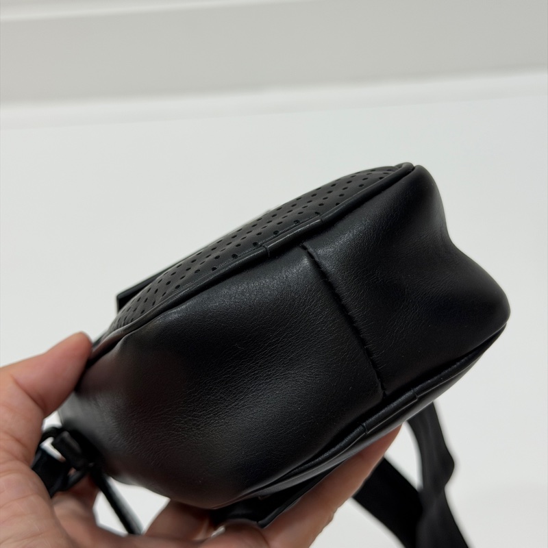 Bottega Veneta 黑色 手機袋 手機包 相機包 斜背包 肩背包 側背包 小廢包 腰包 胸包 胸口包-13