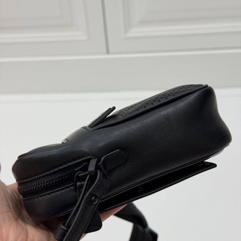 Bottega Veneta 黑色 手機袋 手機包 相機包 斜背包 肩背包 側背包 小廢包 腰包 胸包 胸口包-14