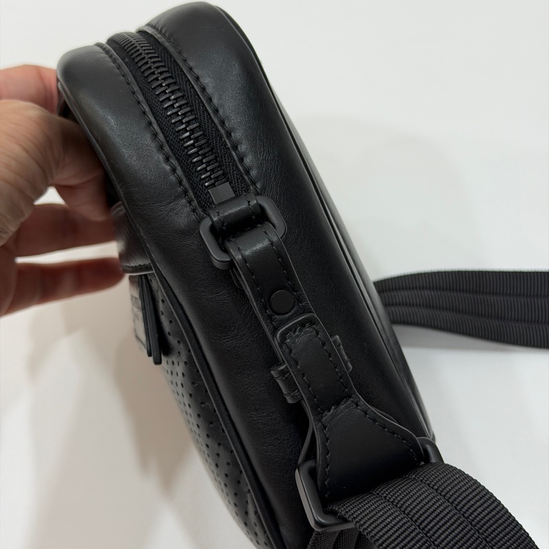 Bottega Veneta 黑色 手機袋 手機包 相機包 斜背包 肩背包 側背包 小廢包 腰包 胸包 胸口包-20