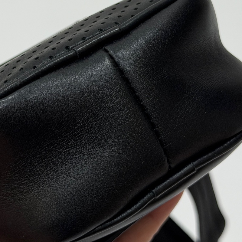 Bottega Veneta 黑色 手機袋 手機包 相機包 斜背包 肩背包 側背包 小廢包 腰包 胸包 胸口包-26