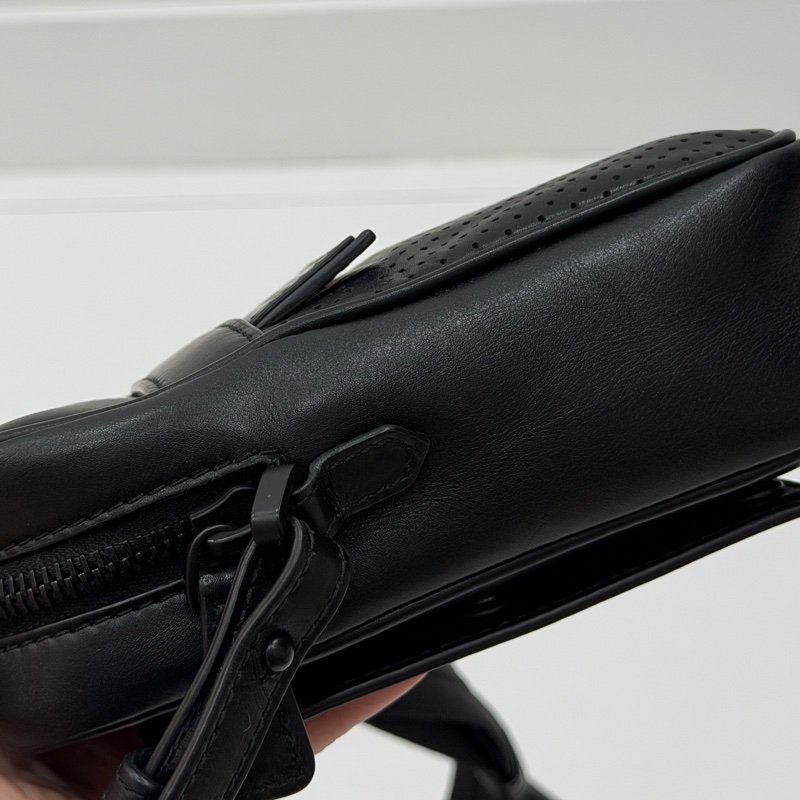 Bottega Veneta 黑色 手機袋 手機包 相機包 斜背包 肩背包 側背包 小廢包 腰包 胸包 胸口包-28