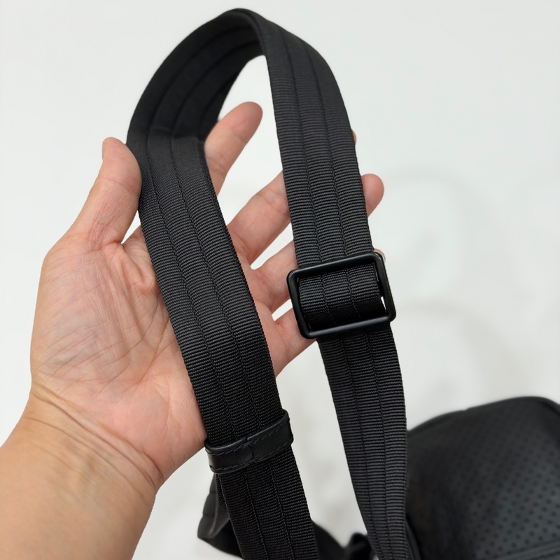 Bottega Veneta 黑色 手機袋 手機包 相機包 斜背包 肩背包 側背包 小廢包 腰包 胸包 胸口包-29