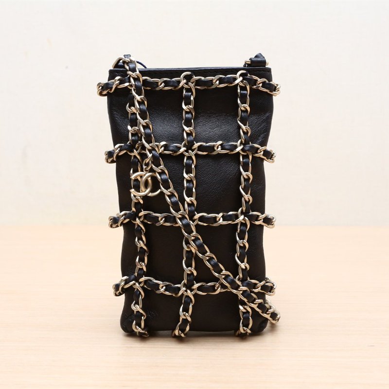 CHANEL Cruise皮穿鏈網格手機包豎版10.5牛皮28開黑色肩背包-1