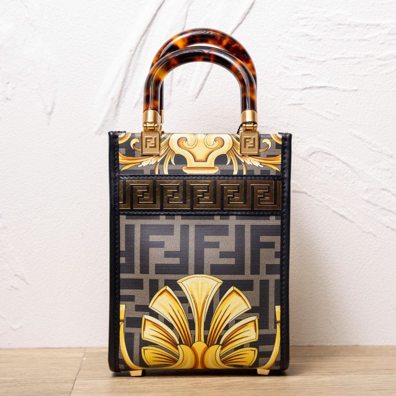 Burberry POCKET口袋包Mini金棕色牛皮帆布肩背包-1