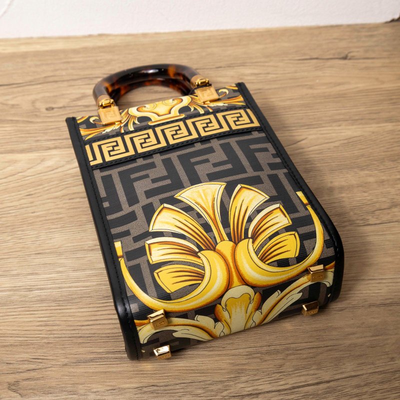 Burberry POCKET口袋包Mini金棕色牛皮帆布肩背包-2