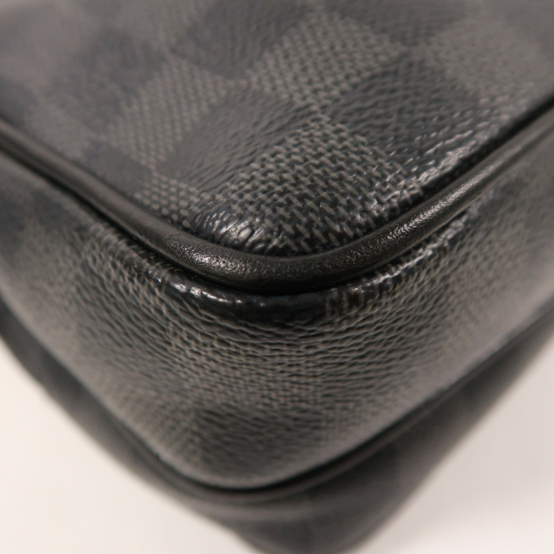 LOUIS VUITTON Damier Graphite Trocadero Messenger MM銀扣肩背袋-12