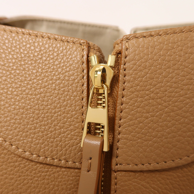 LOEWE 牛皮皮革Compact Hammock Bag金扣手挽肩背兩用袋-13