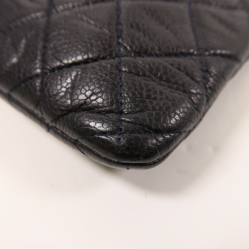 CHANEL 牛皮皮革Pouch銀扣手拿包-10