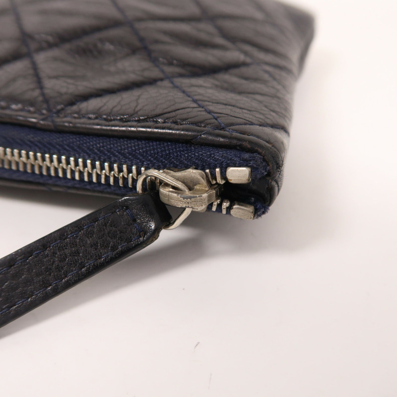 CHANEL 牛皮皮革Pouch銀扣手拿包-12