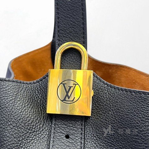 LV包包 黑色小牛皮Low Key Hobo PM水桶包 M25352-9