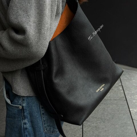 LV 黑色小牛皮Low Key Hobo PM水桶包 M25352