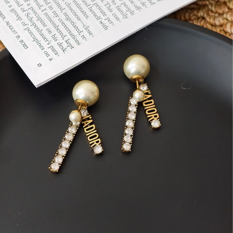 Dior 字母珍珠耳釘