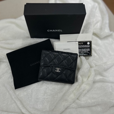 Chanel 黑色荔枝紋皮 CF 銀色 LOGO 三折短夾