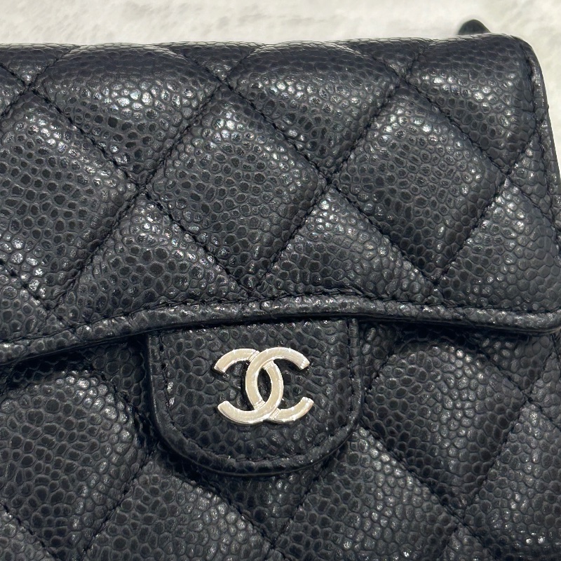 Chanel 黑色荔枝紋皮 CF 銀色 LOGO 三折短夾-1