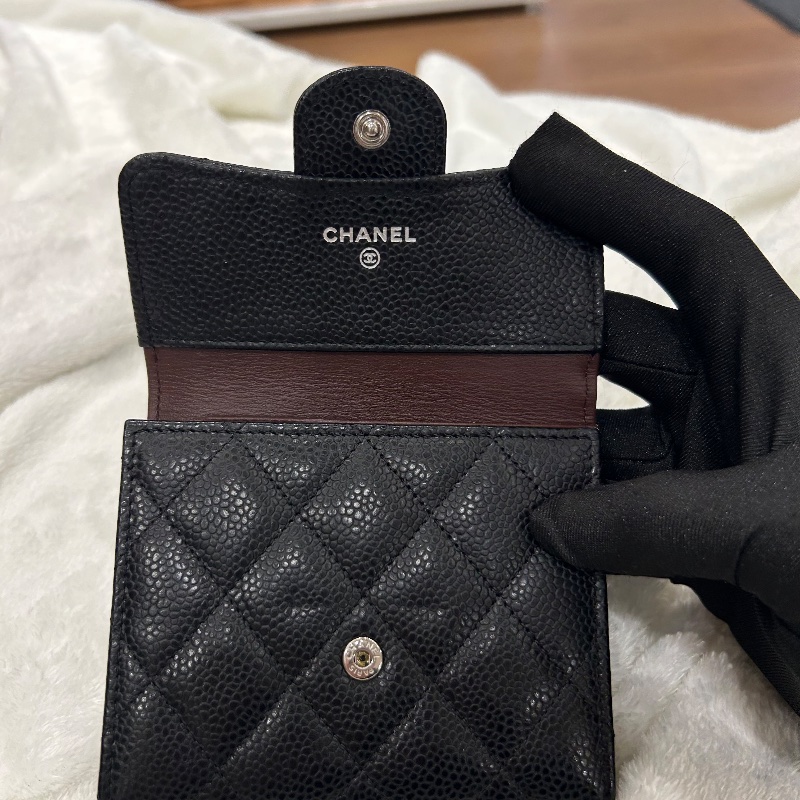 Chanel 黑色荔枝紋皮 CF 銀色 LOGO 三折短夾-8