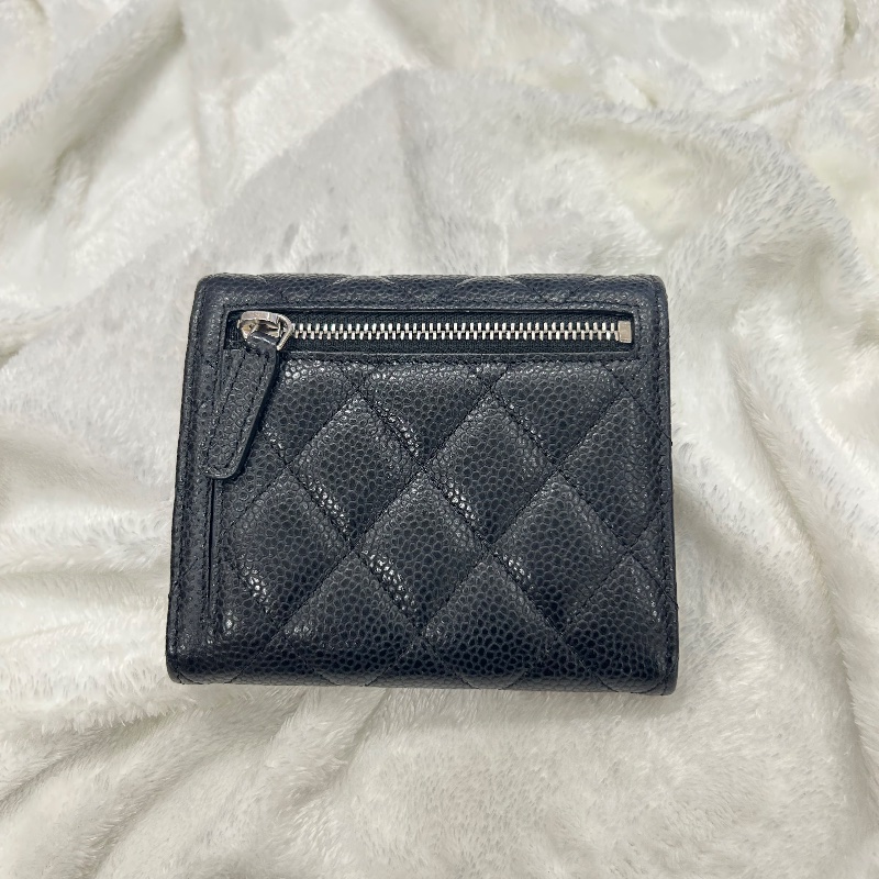 Chanel 黑色荔枝紋皮 CF 銀色 LOGO 三折短夾-11