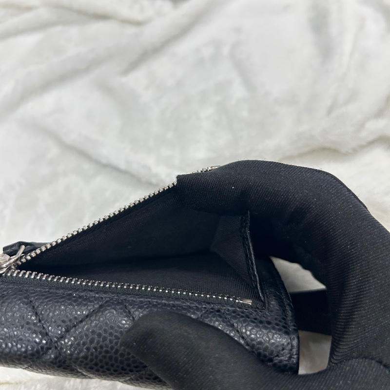 Chanel 黑色荔枝紋皮 CF 銀色 LOGO 三折短夾-12