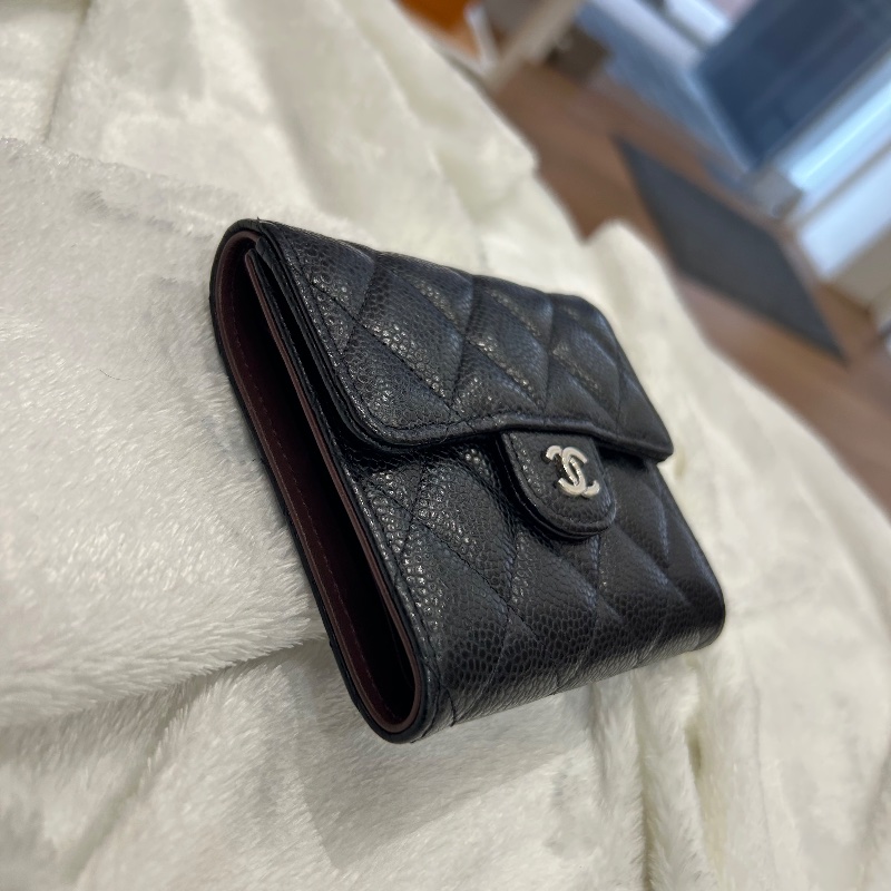 Chanel 黑色荔枝紋皮 CF 銀色 LOGO 三折短夾-13